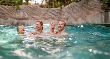 Piscine à vagues à Center Parcs De Huttenheugte