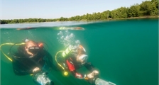Plongée dans le lac à Center Parcs De Kempervennen