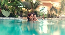 Schwimmbad mit Stromschnellen in Center Parcs Terhills Resort